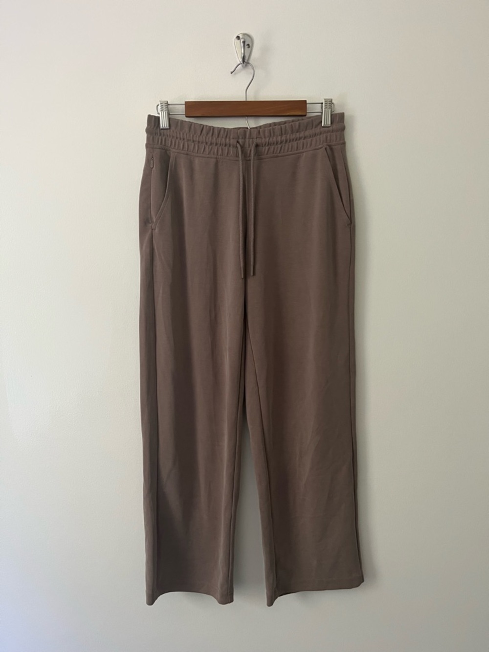 Athleta TALL Seasoft Mid Rise Straight Crop Pants Tan Brown Modal Small Tall